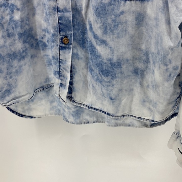 love Fire acid washed chambray hi Lo semi cropped dolman sleeve button down - Picture 8 of 9
